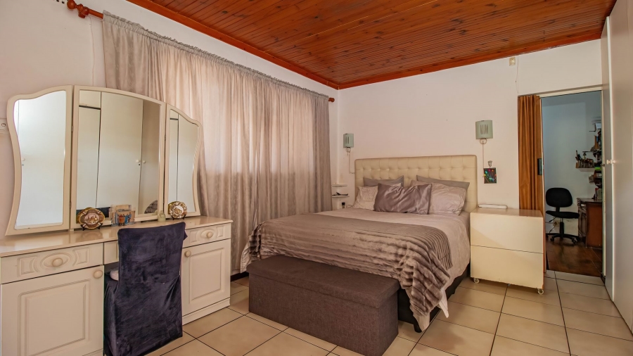 4 Bedroom Property for Sale in Wynberg Western Cape